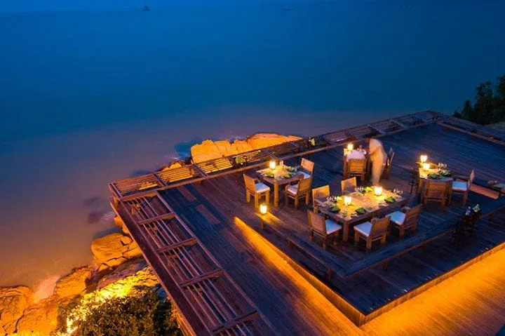 Dining on the Rocks
