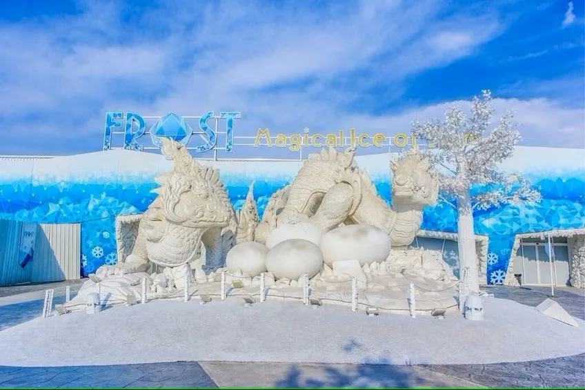 פסלי שלג בכניסה ל-Frost Magical Ice of Siam