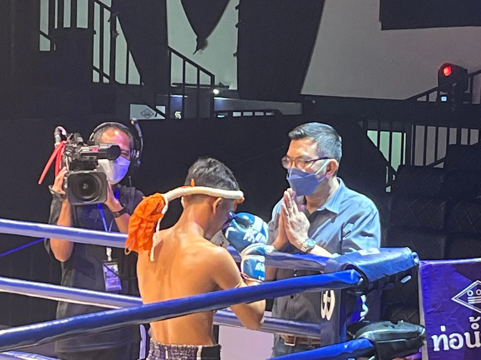 A fighter and a photographer by the ring