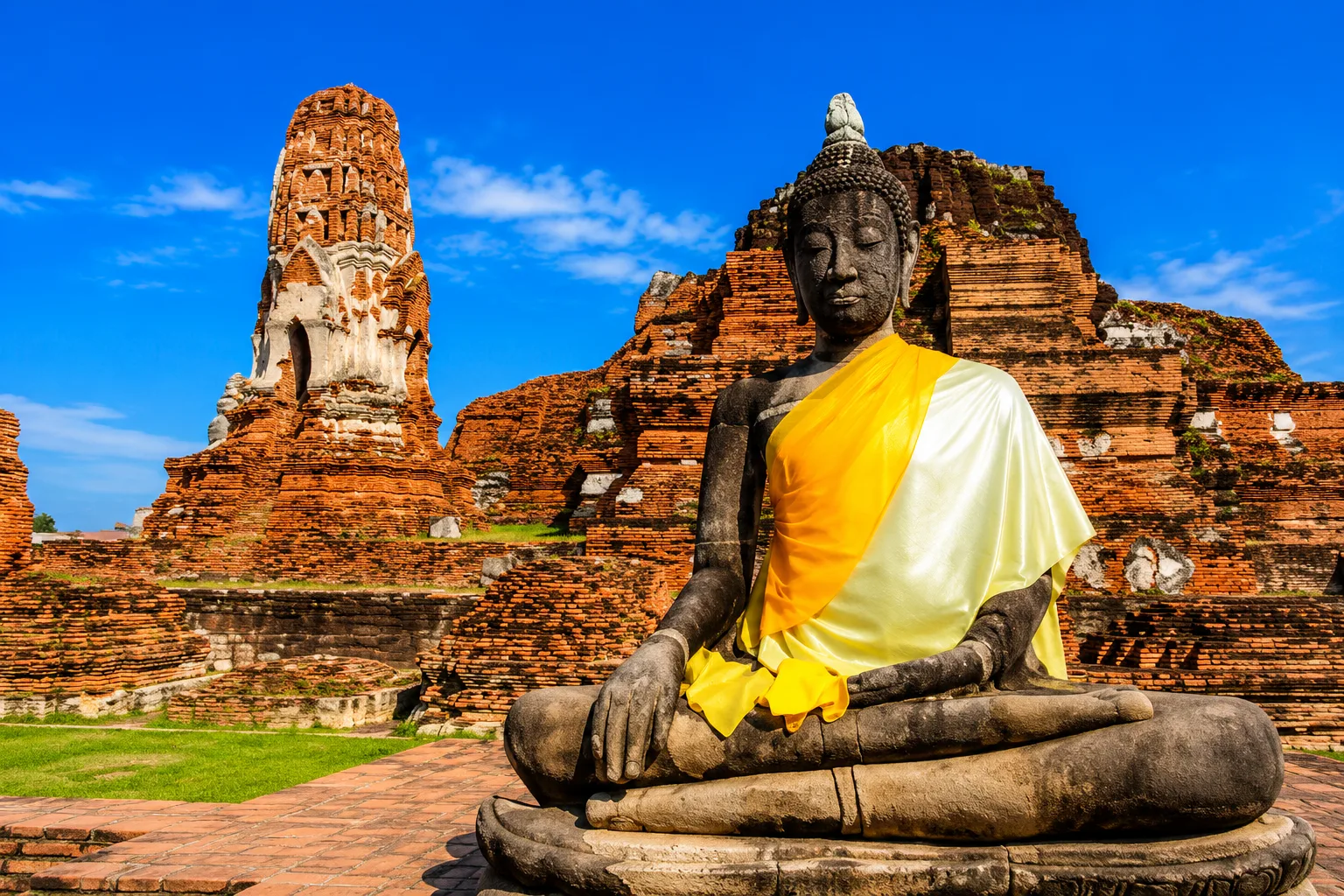 The Buddha statue in a yellow robe at Wat Mahathat