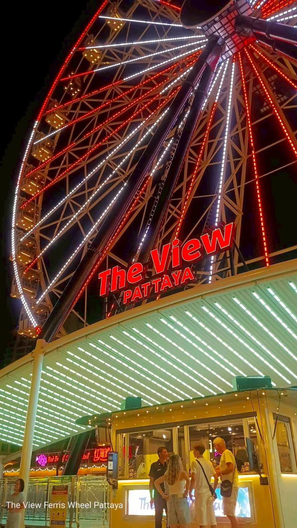 השלט של The View מול הגלגל