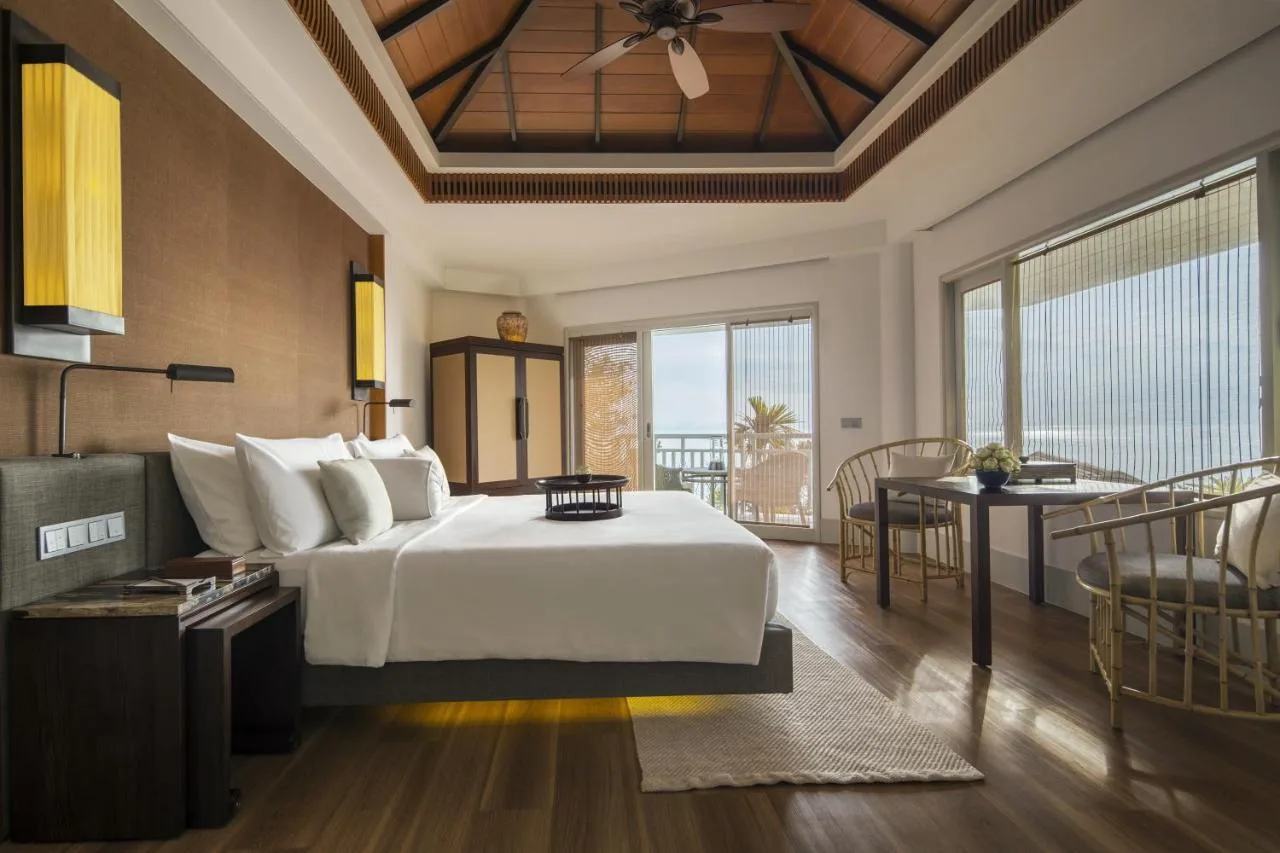 Pavilion Suite: Private Wellness Escape by the Shore