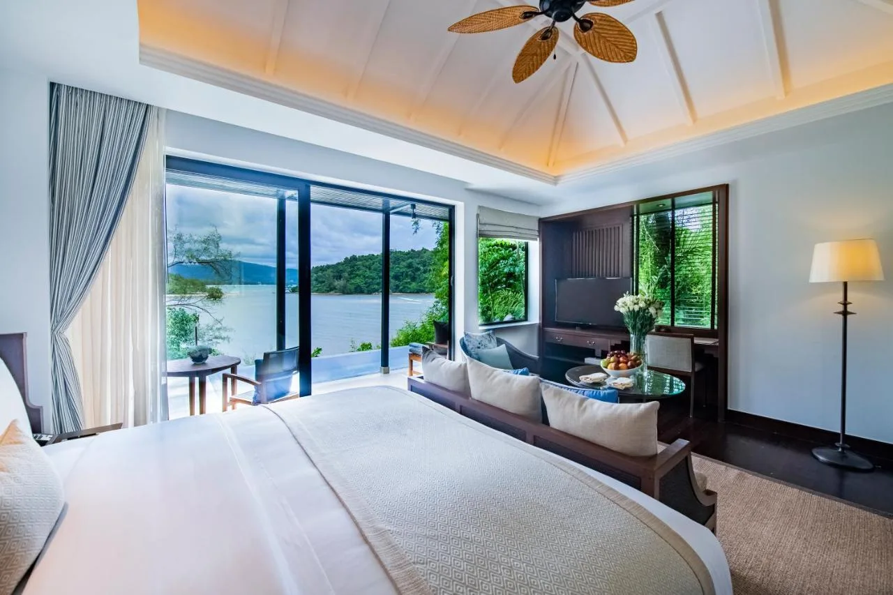 Two Bedroom Grand Sea View Pool Suite