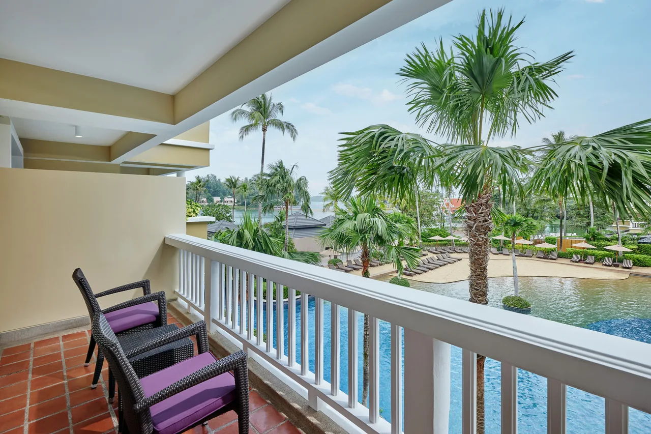 Laguna Poolview Room - King
