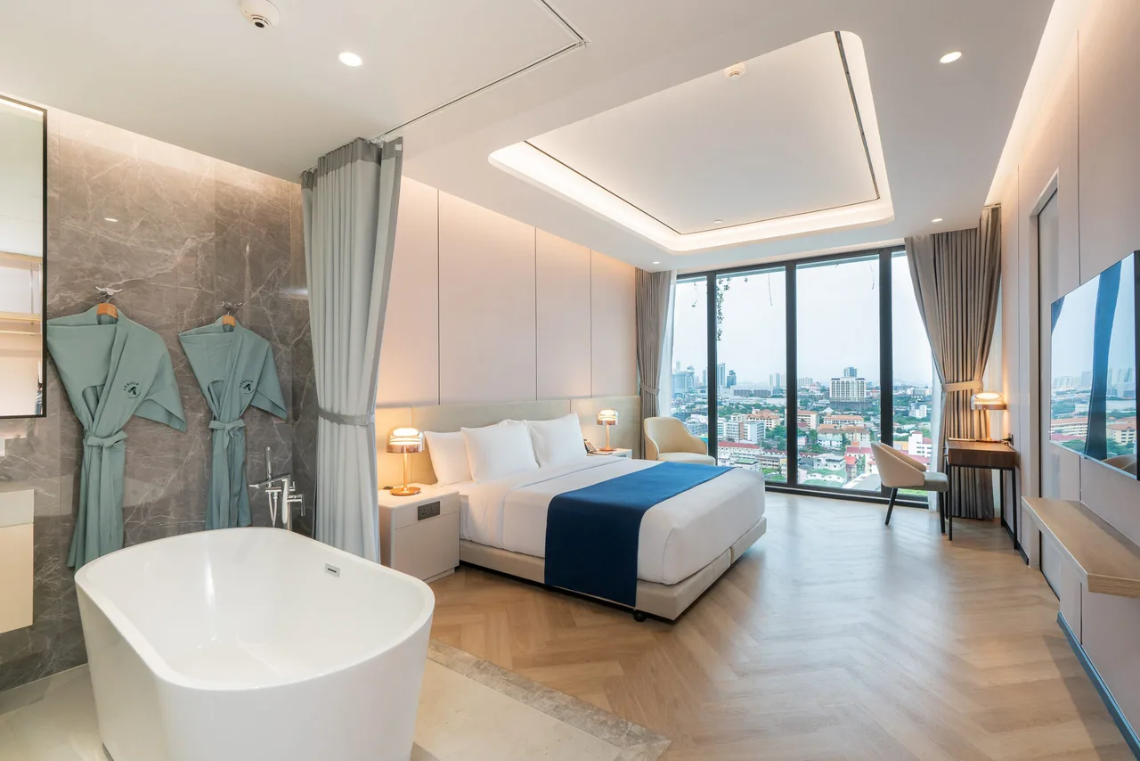 Honeymoon Suites