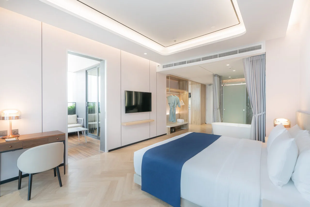 Honeymoon Suites