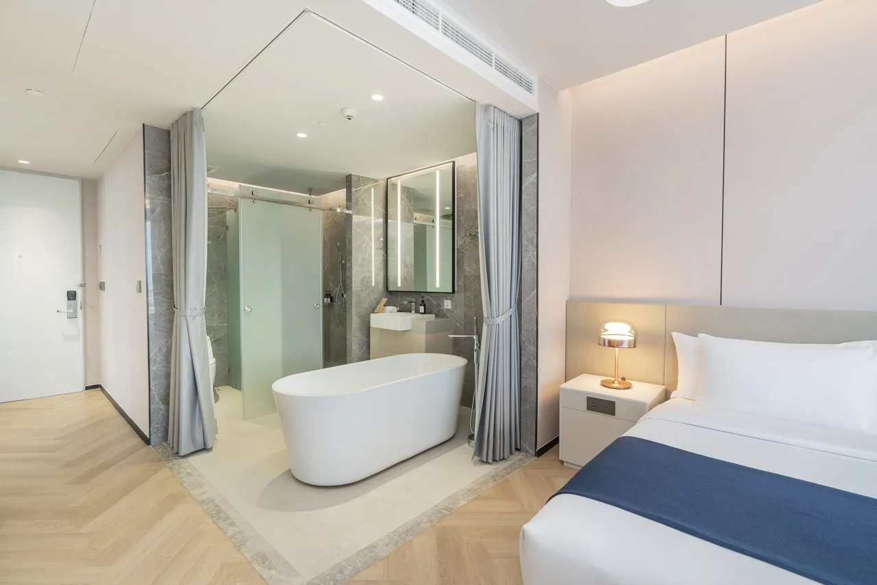 Honeymoon Suites