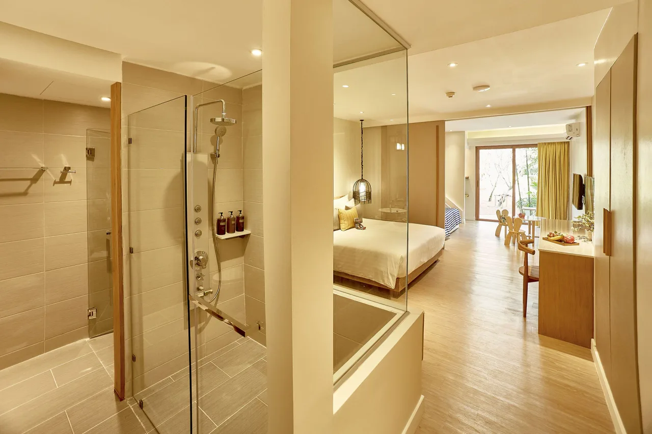 Family Suite (2 Adults & 2 Children)