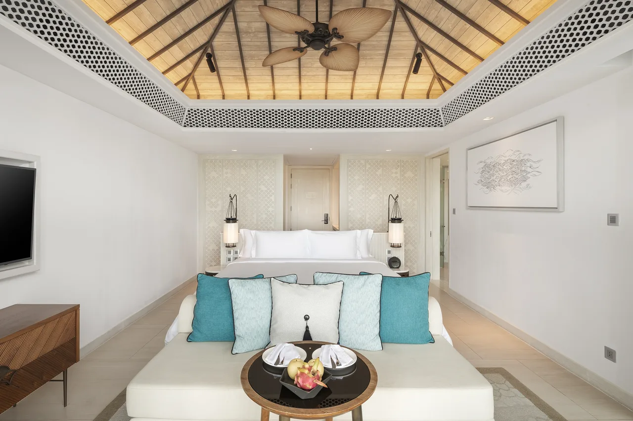 Partial Ocean Pool Suite - King