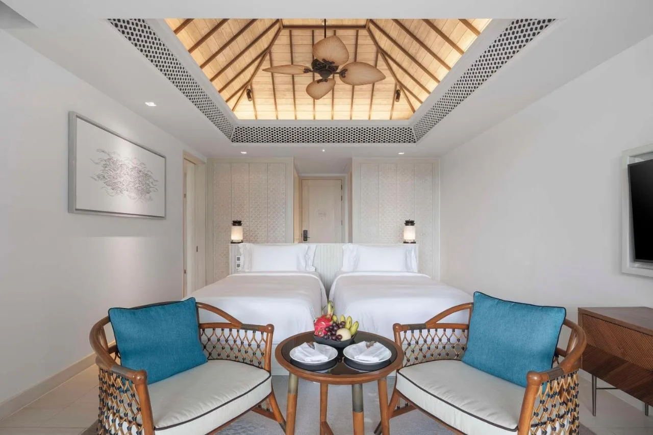 Partial Ocean Pool Suite - Twin