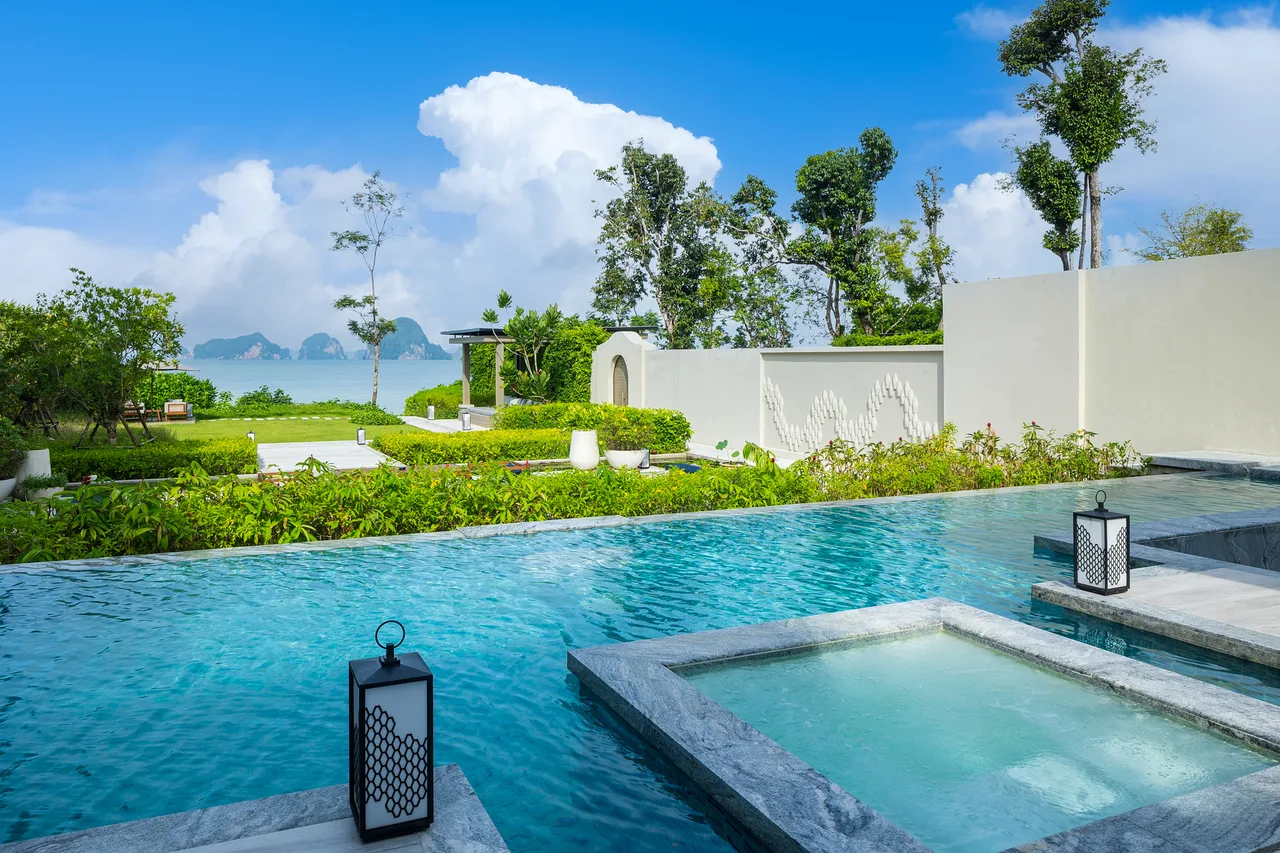 Presidential Beachfront Pool Villa