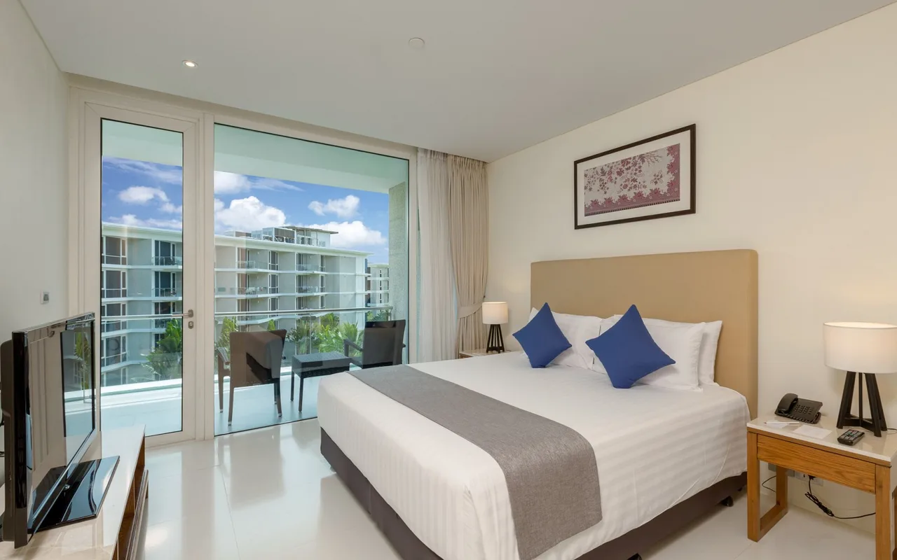 2 Bedroom Suite with Kitchen and Balcony