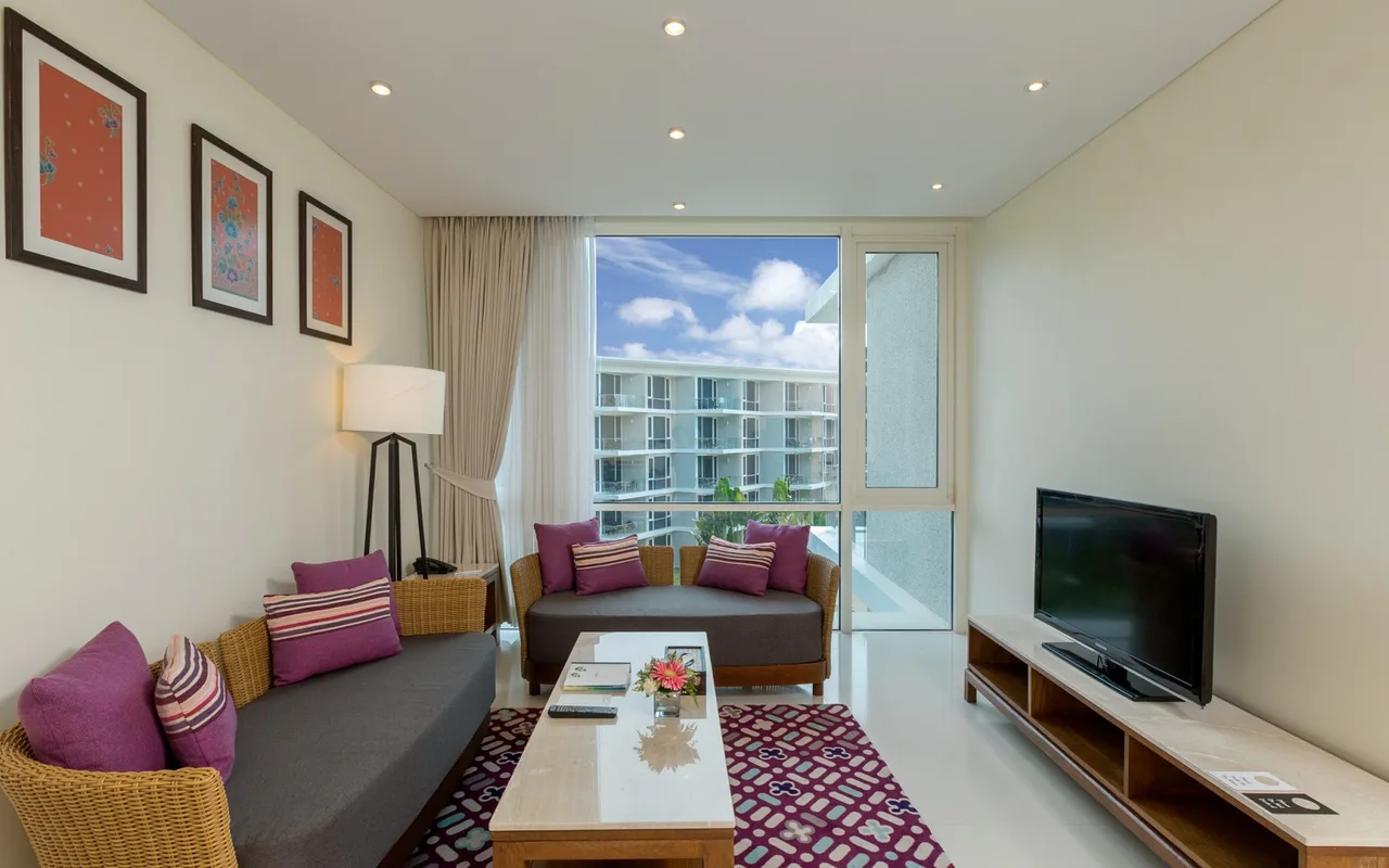 2 Bedroom Suite with Kitchen and Balcony