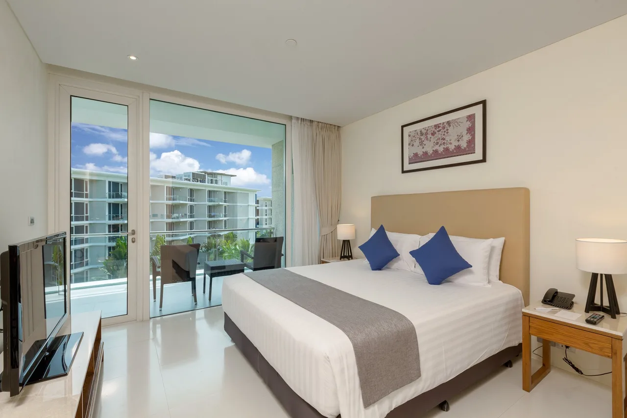 2 Bedroom Suite with Kitchen and Balcony