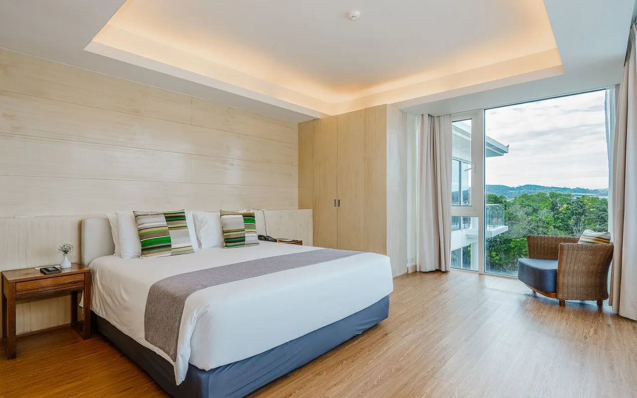 3 Bedroom Penthouse Pool Suite with Kitchen