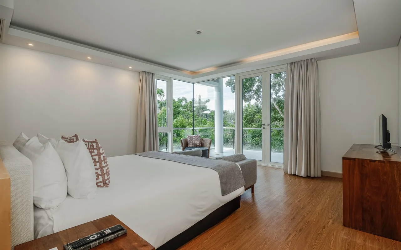 3 Bedroom Penthouse Pool Suite with Kitchen