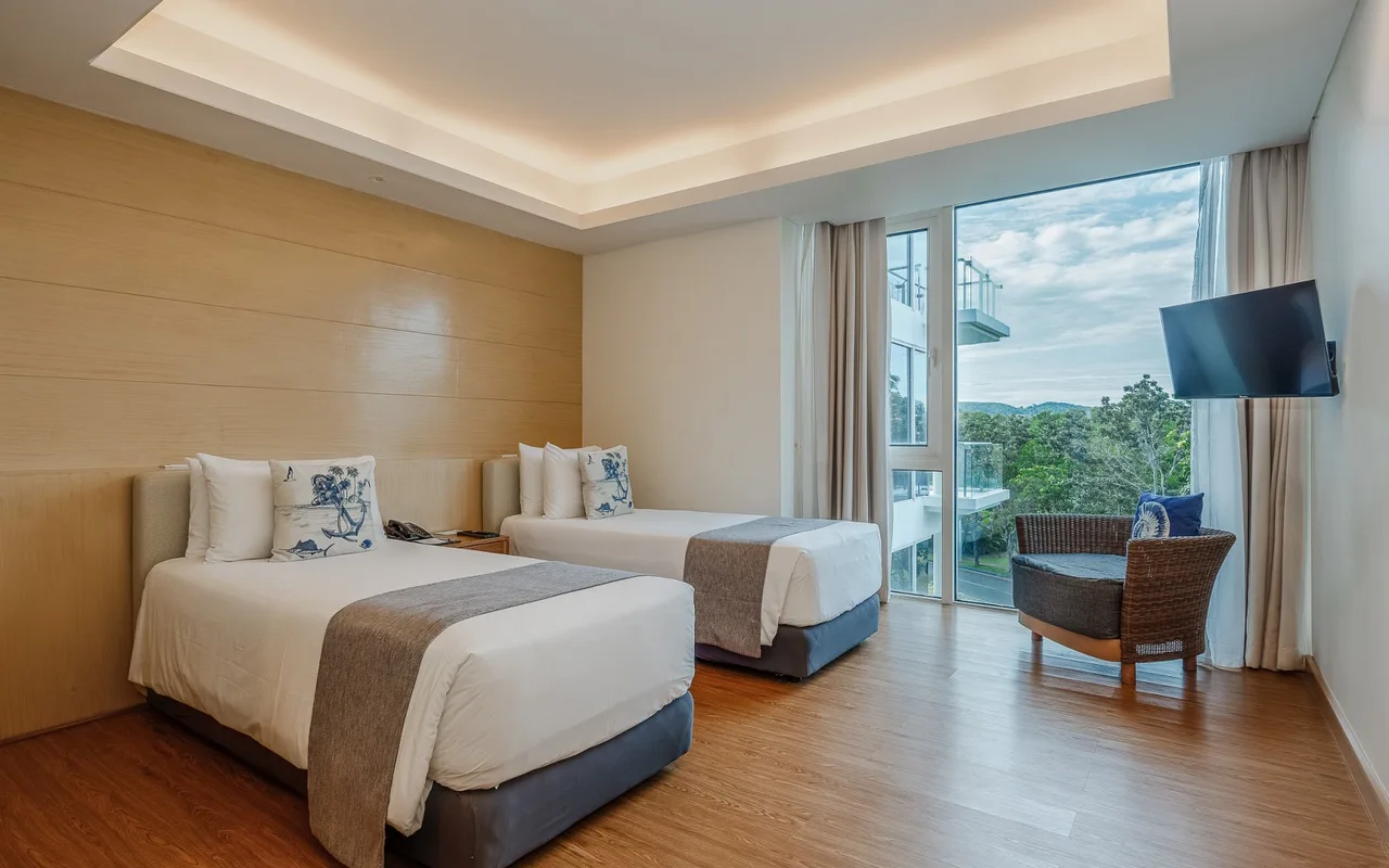 3 Bedroom Penthouse Pool Suite with Kitchen