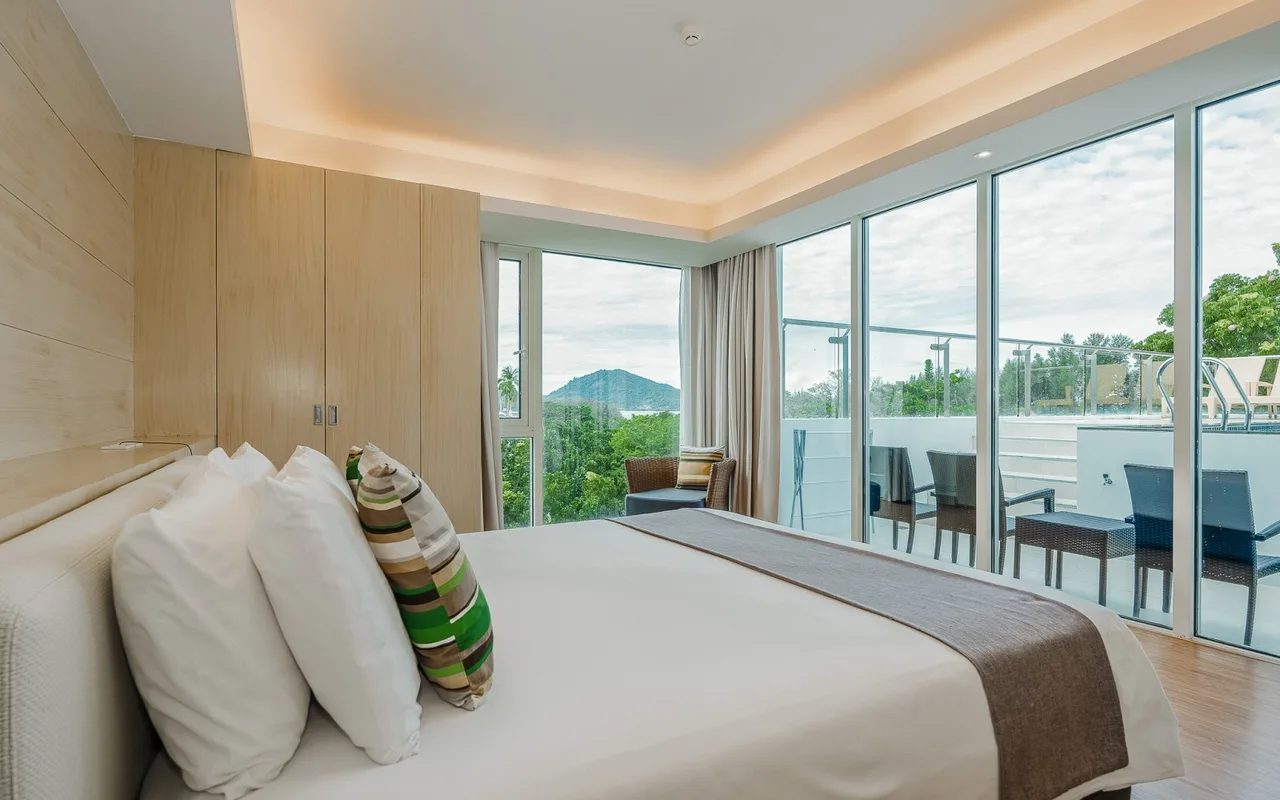 3 Bedroom Penthouse Pool Suite with Kitchen