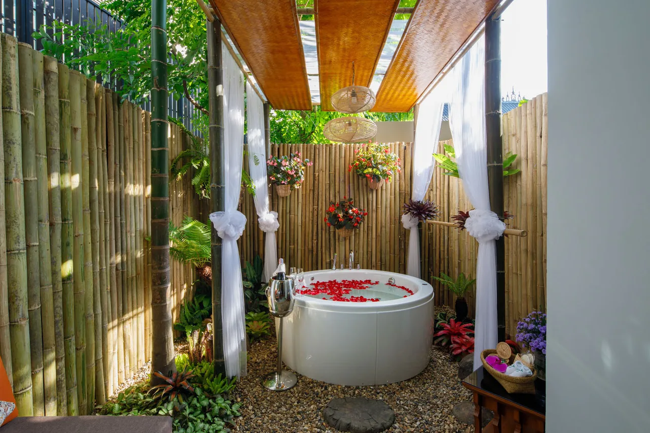 Deluxe Jacuzzi