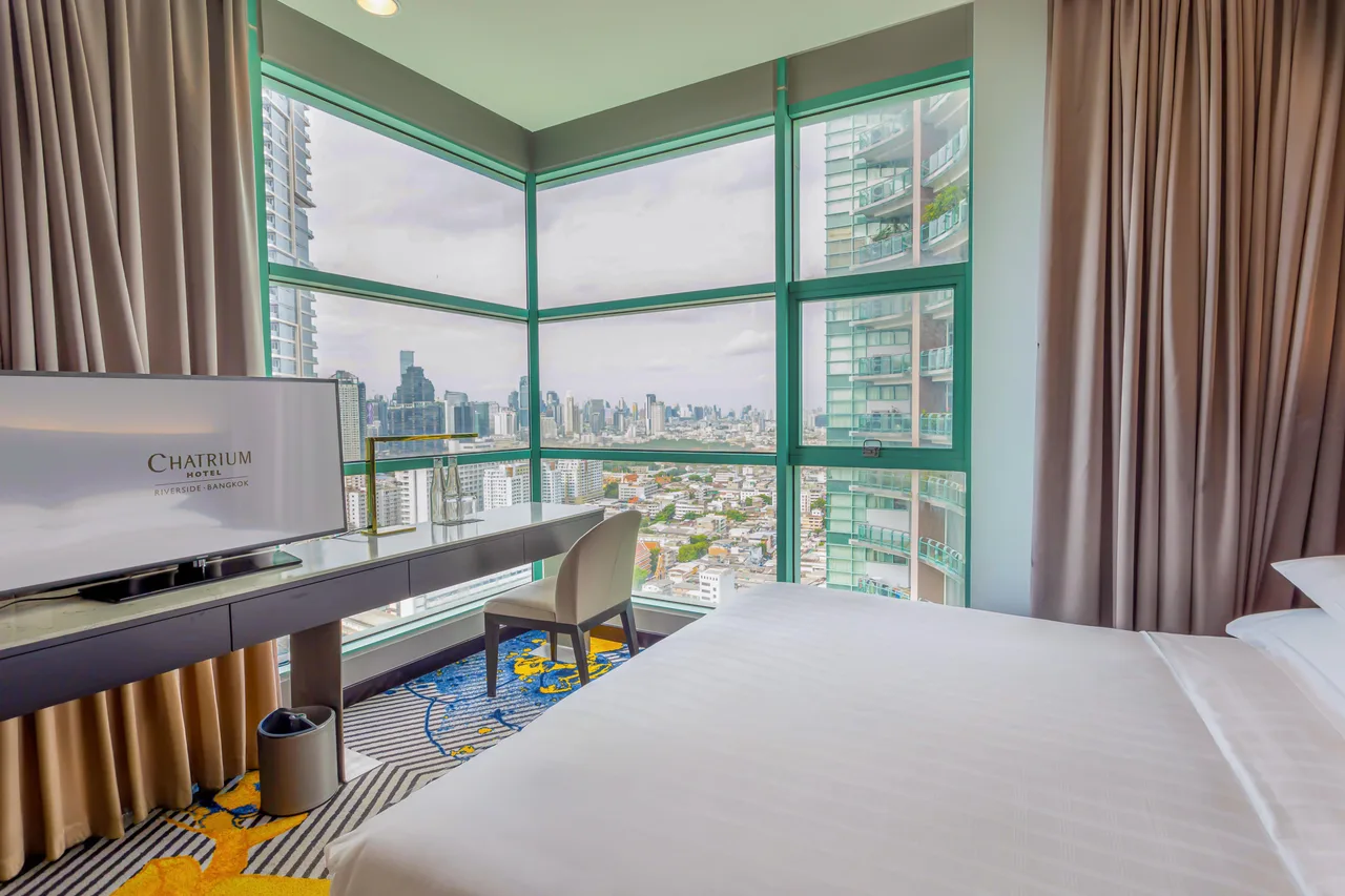 Grand Deluxe Club King City View