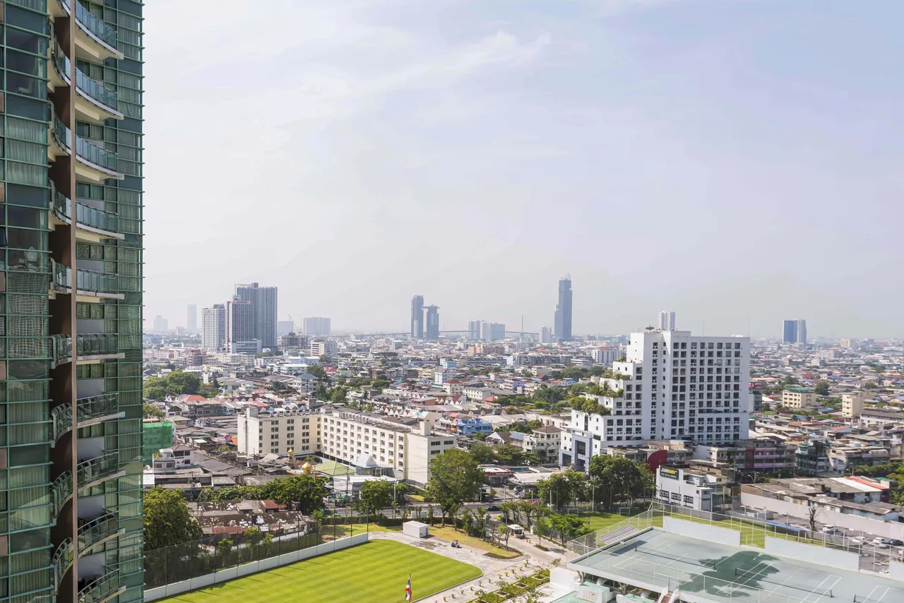 Grand Deluxe Club King City View