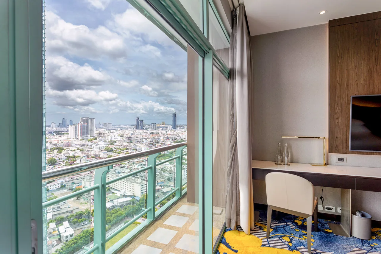 Grand Deluxe Twin City View