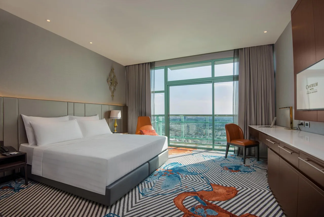 One Bedroom Club Suite King City View