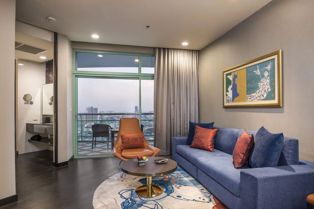 One Bedroom Club Suite King City View
