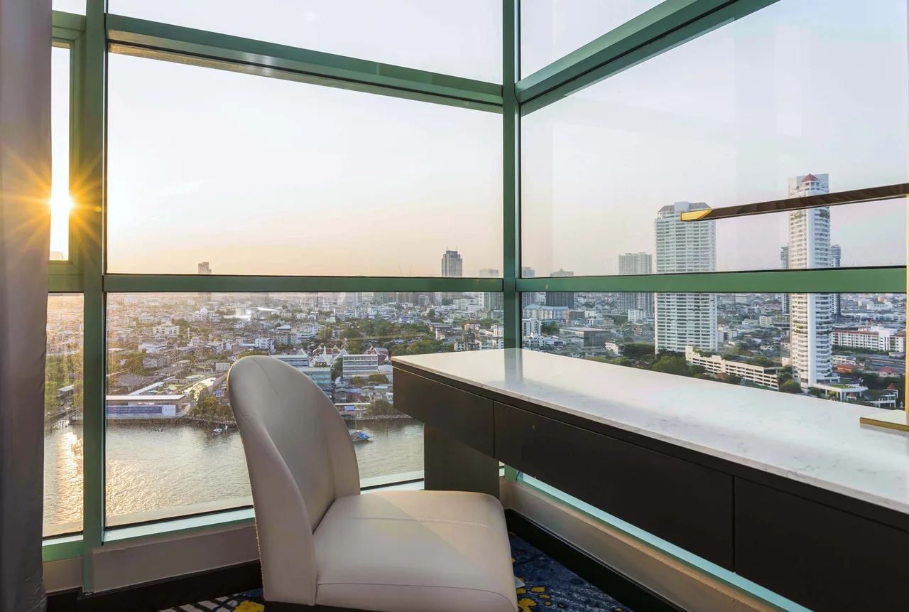 One Bedroom Skyline Suite King Bed