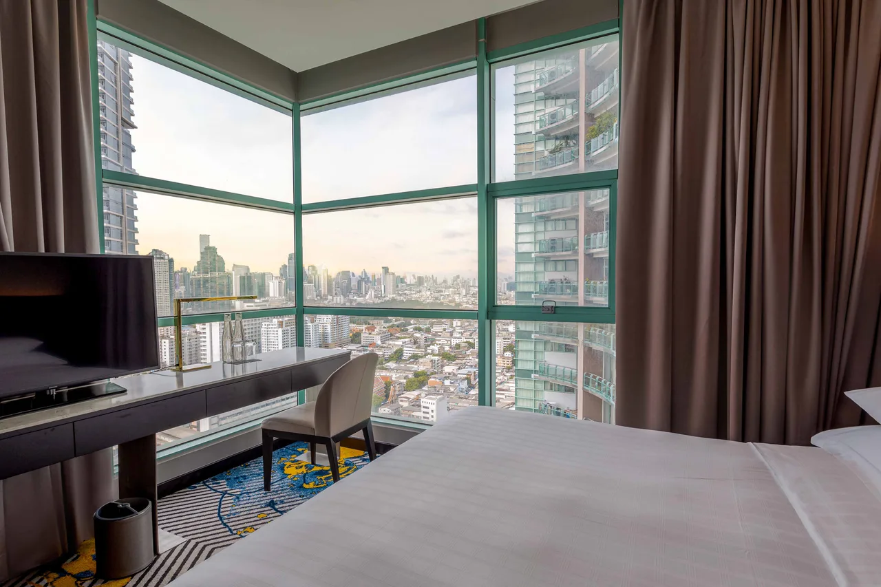 One Bedroom Suite King City View