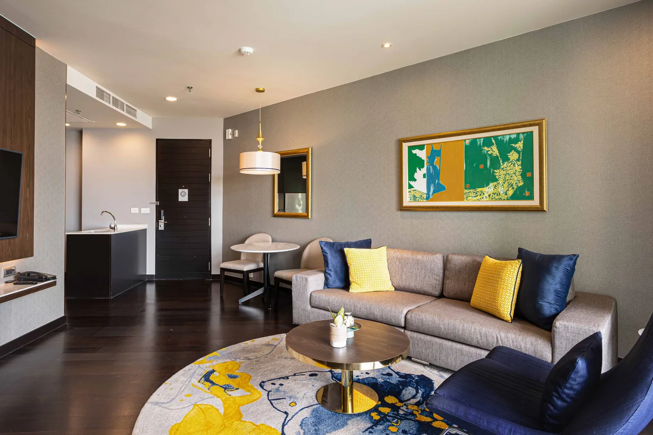 One Bedroom Suite King City View
