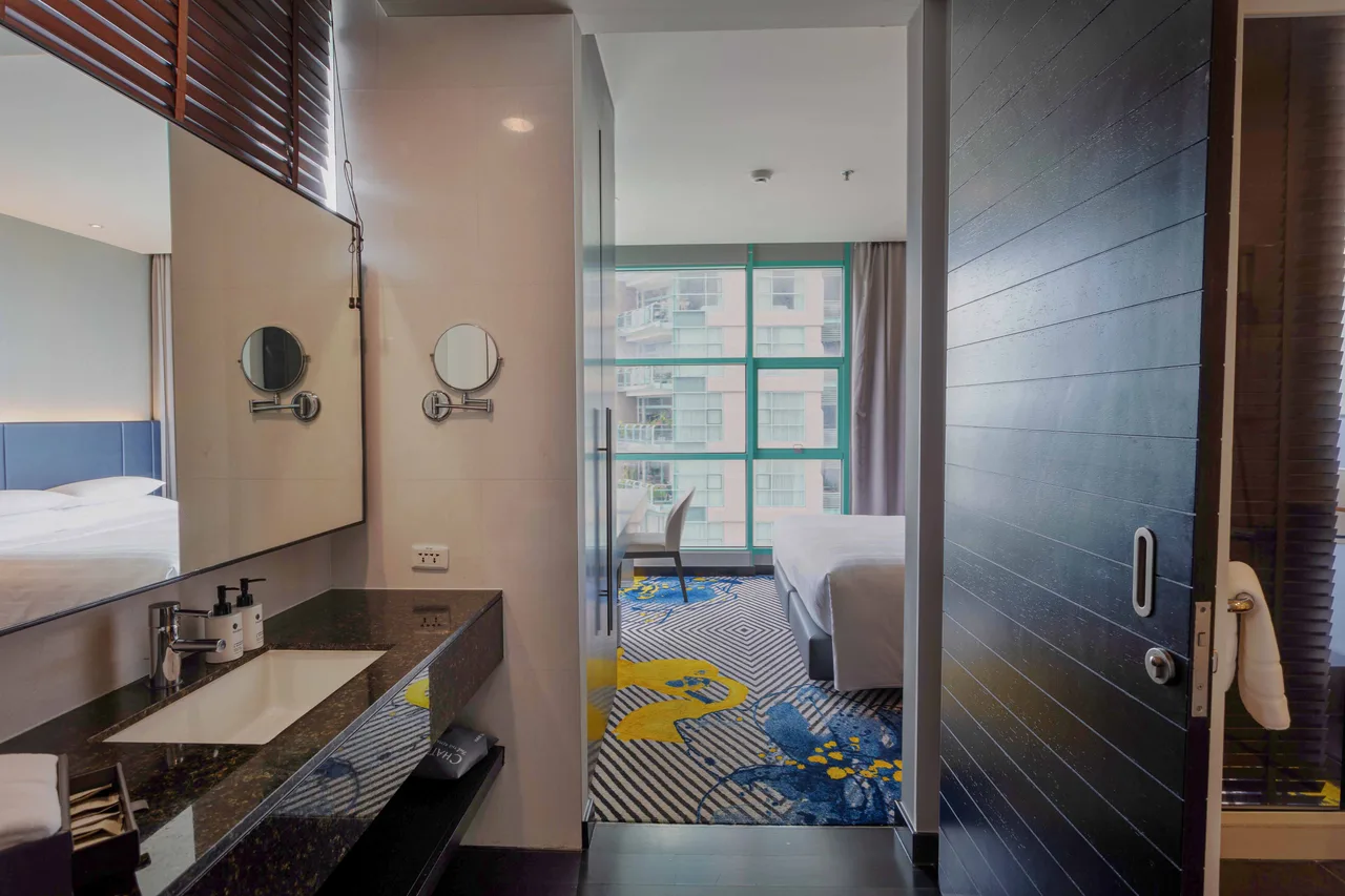 One Bedroom Suite King City View