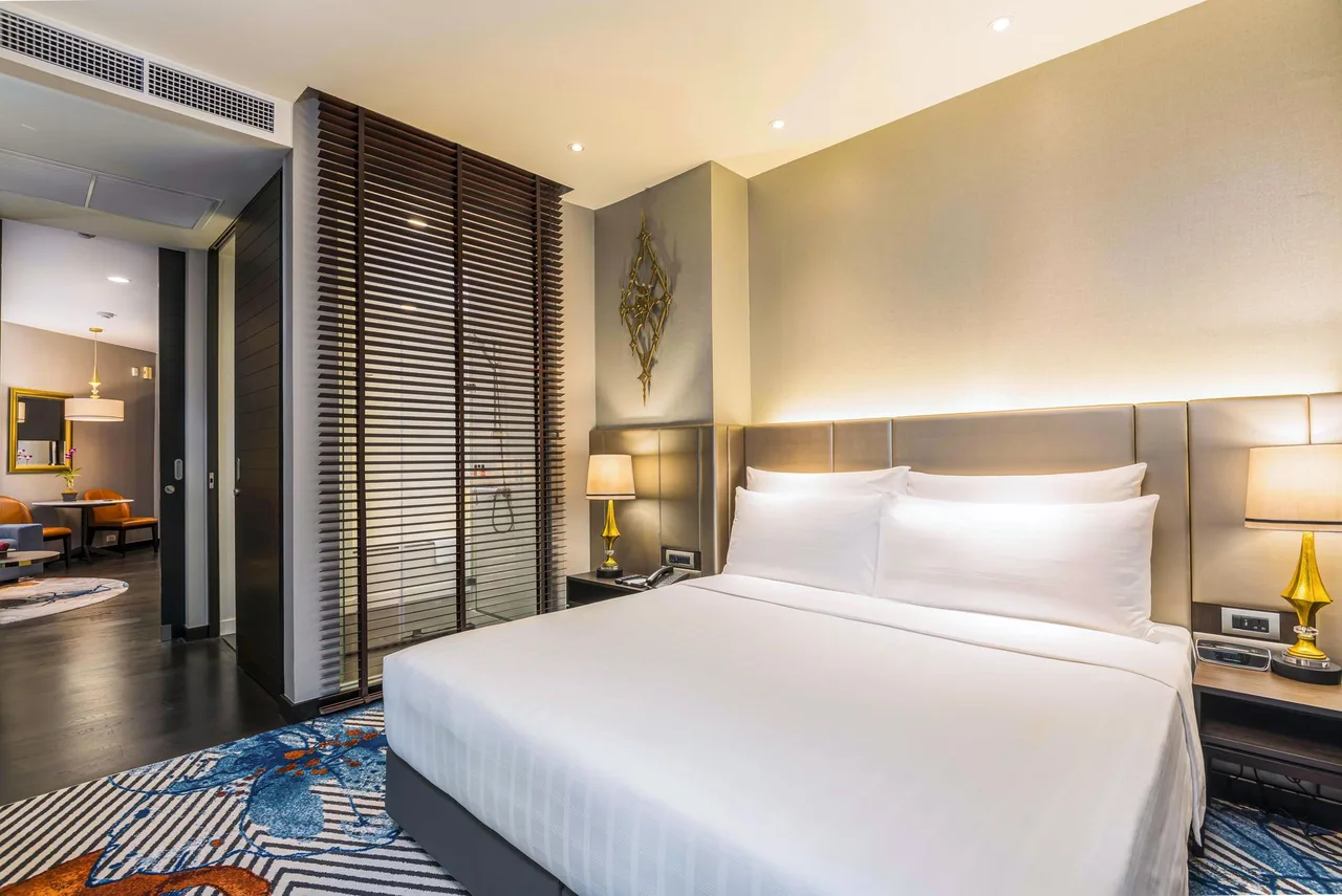 One Bedroom Suite King River View
