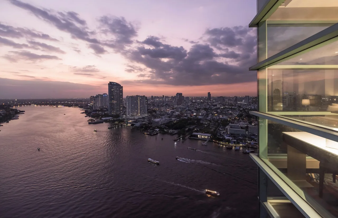 One Bedroom Suite King River View