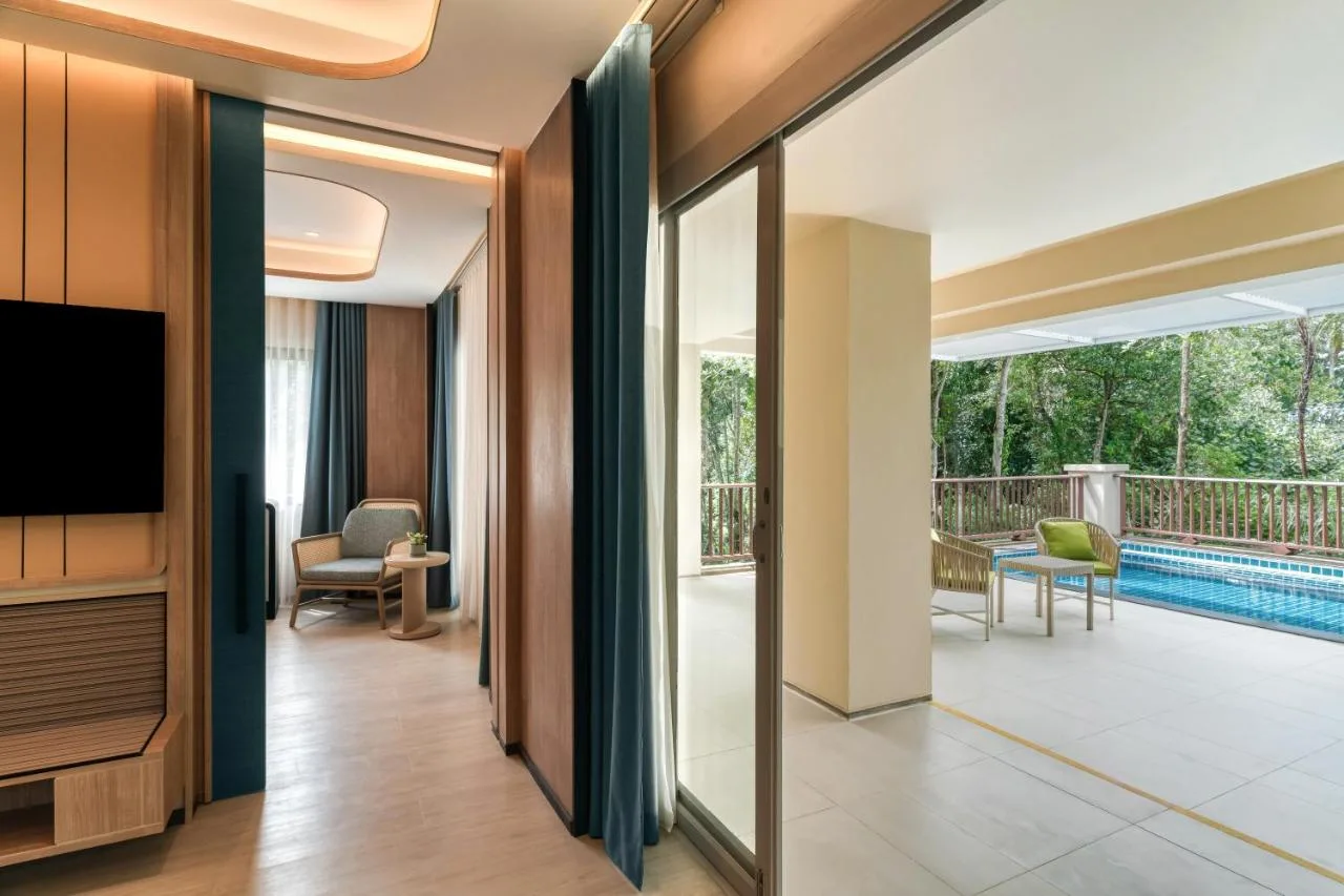 Club One Bedroom Suite with Plunge Pool