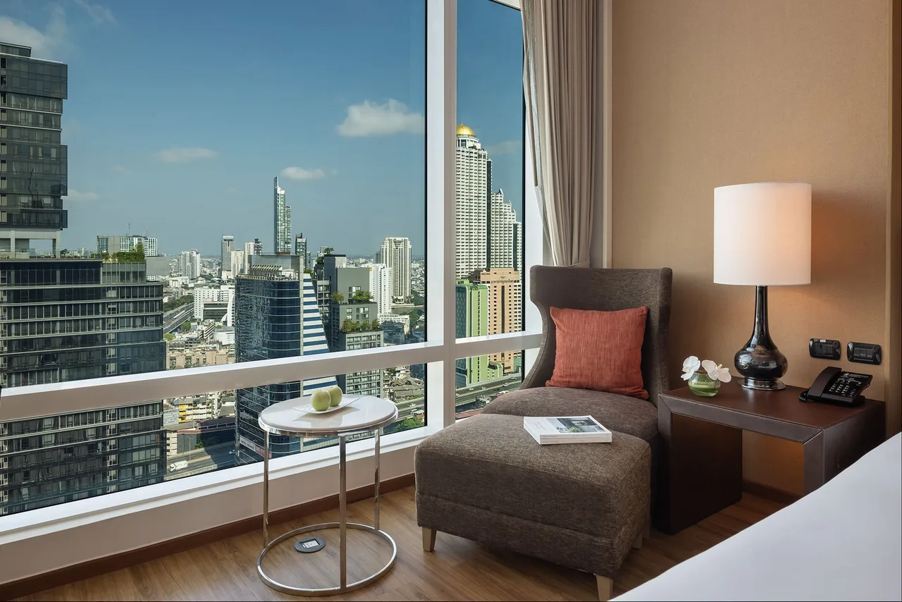 Executive Superior Sky with Lounge access