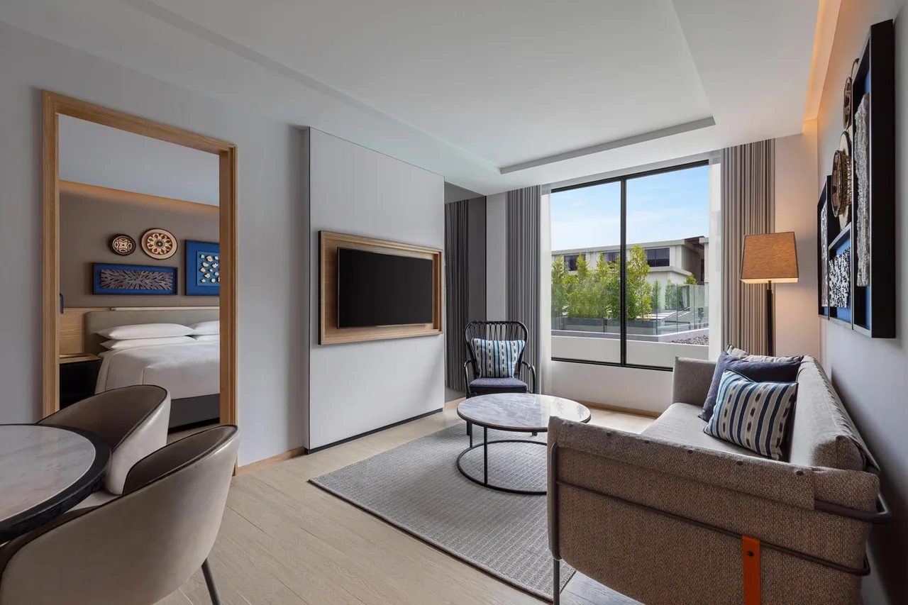 One-Bedroom Suite, 1 King Bed
