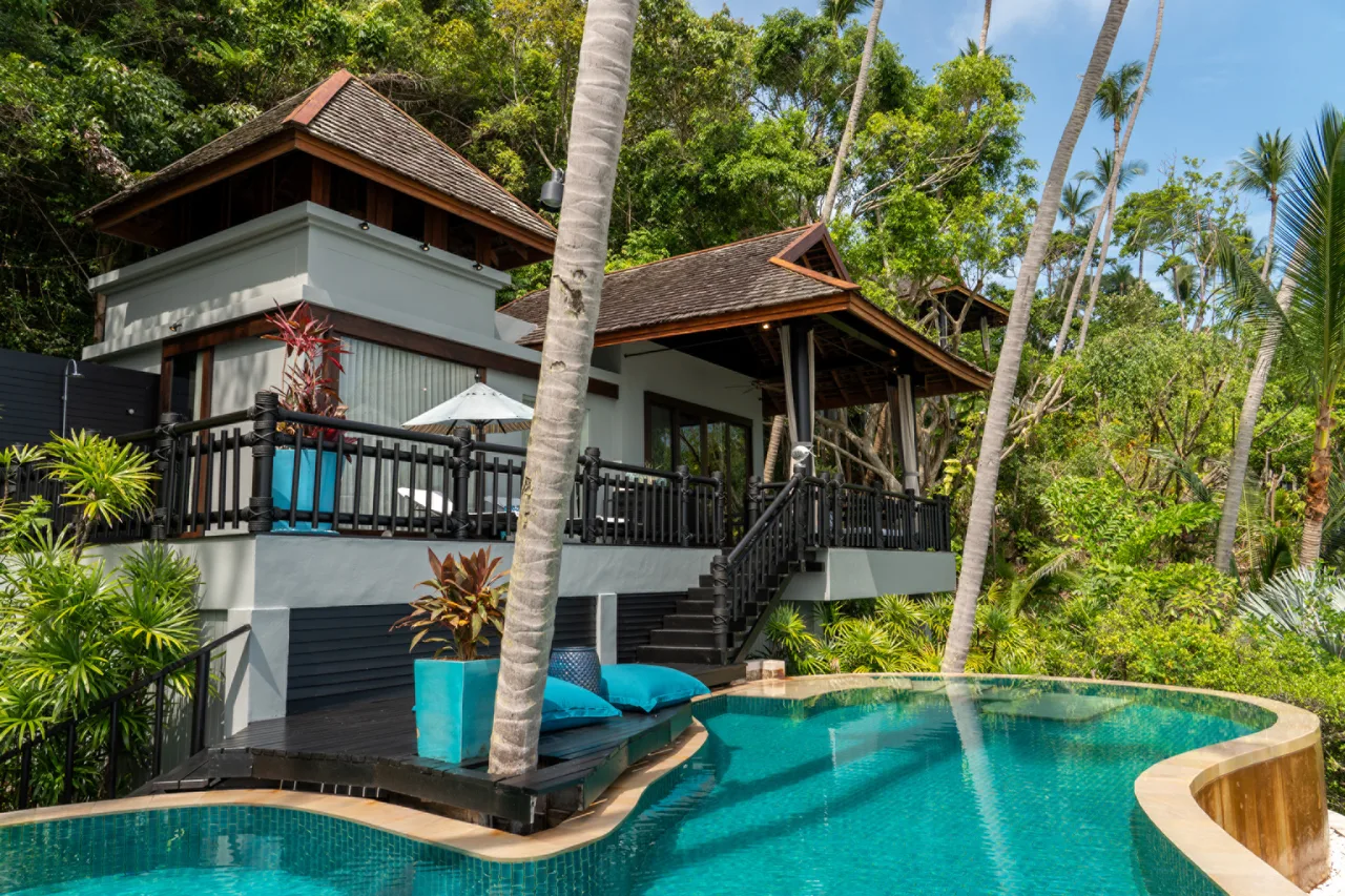 Beach Villa with Pool — فيلا شاطئية بمسبح