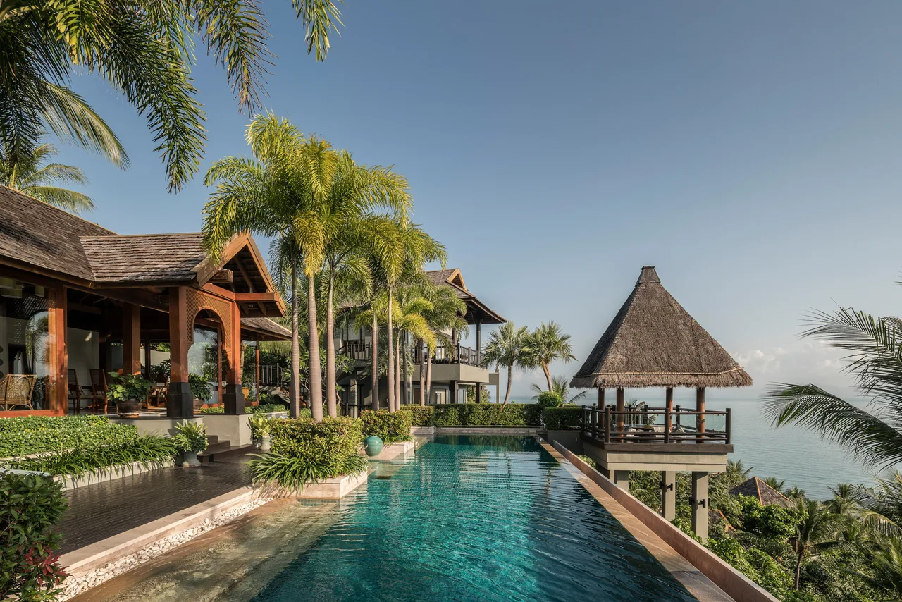 Four-Bedroom Residence Villa with Pool — مسكن بأربع غرف نوم