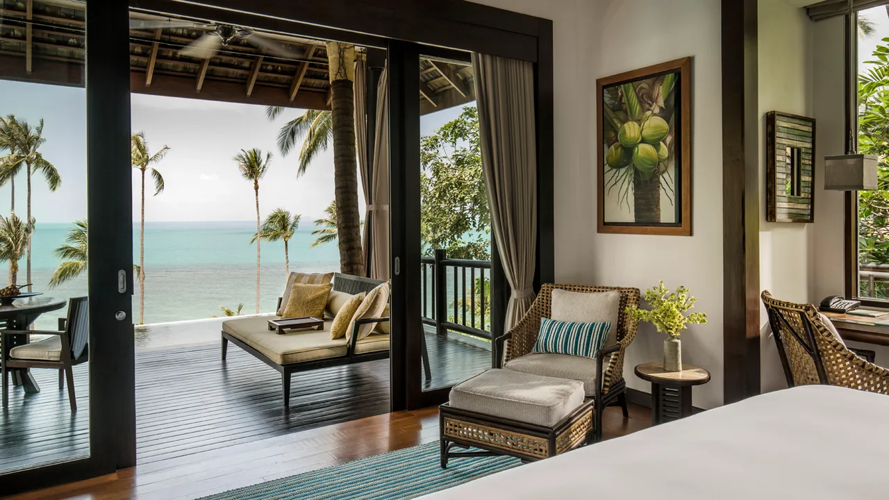 Oceanfront Pool Villa — فيلا بمسبح على خط الماء