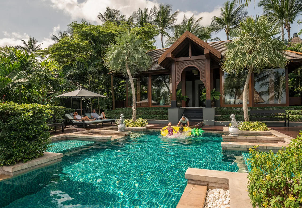 Three-Bedroom Family Residence Villa with Pool — مسكن عائلي بثلاث غرف نوم