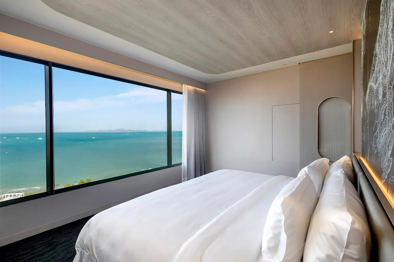 Voyage Panoramic Suite