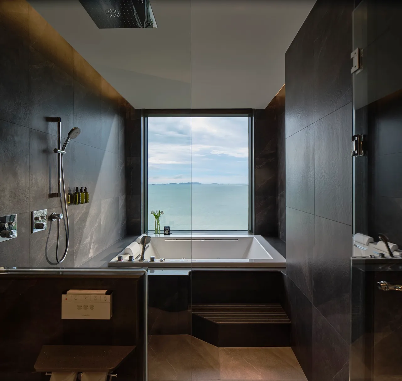 Voyage Panoramic Suite
