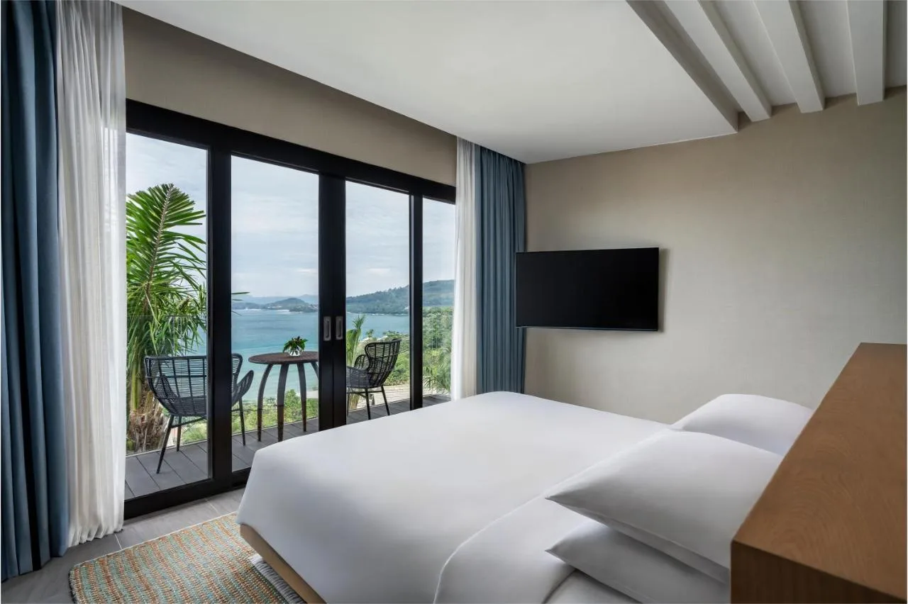 Hilltop King Suite with Ocean View