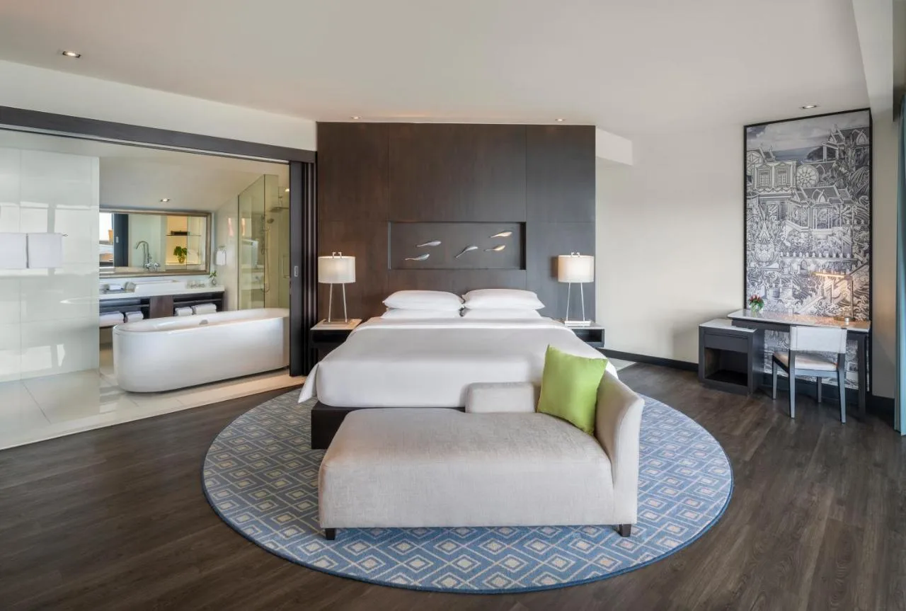 King Room with Ocean View - Club Access