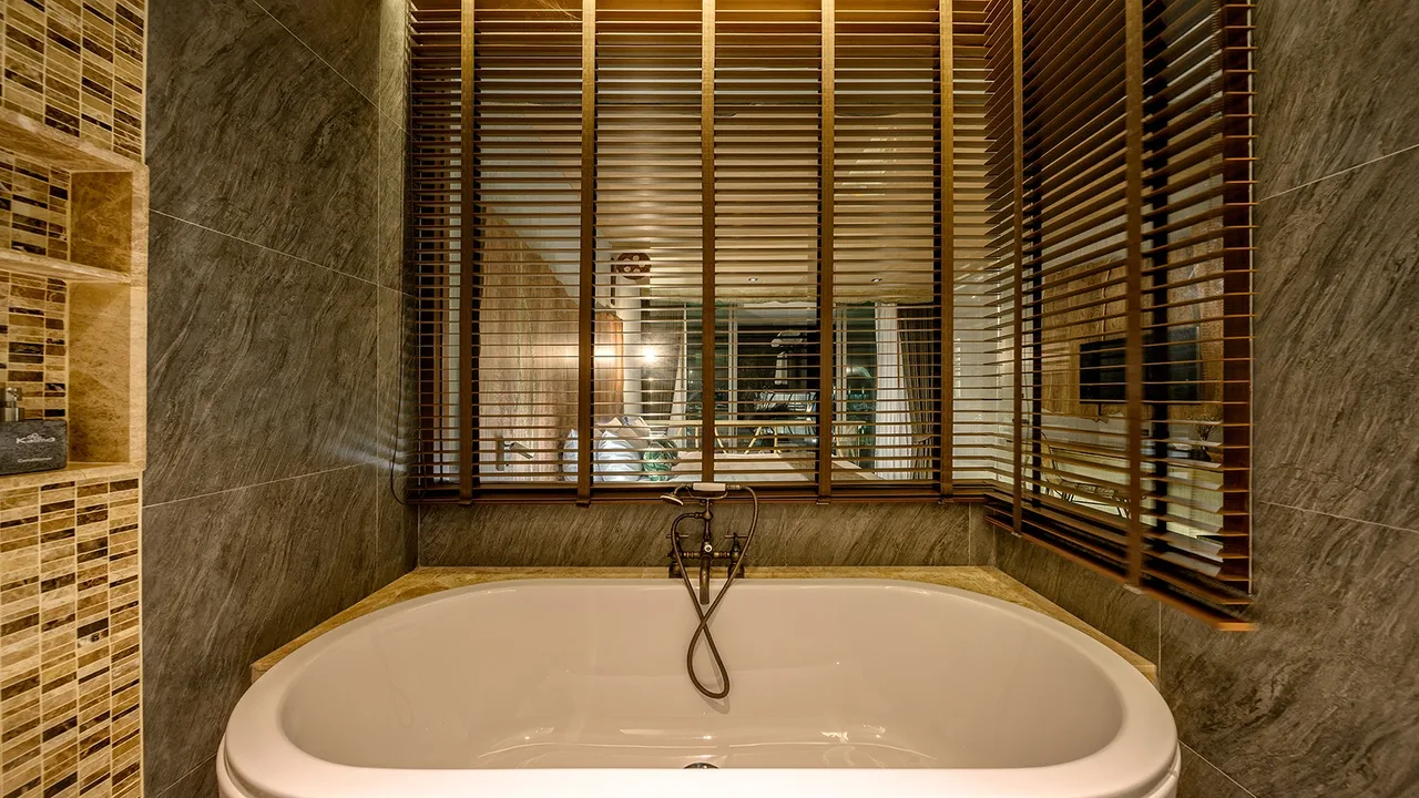 Deluxe Pool Access