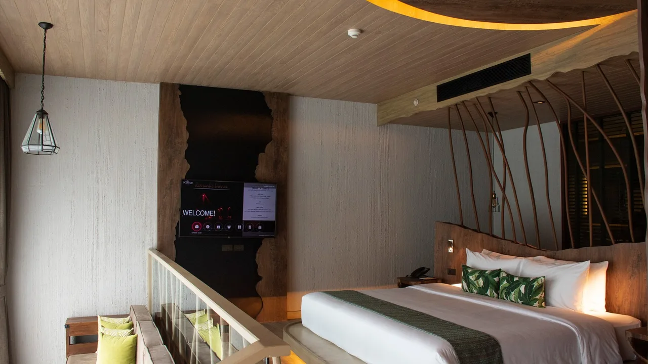 Pool Suites
