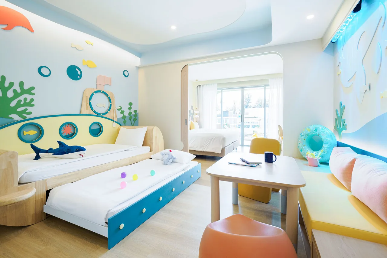 Family Room — חדר משפחתי
