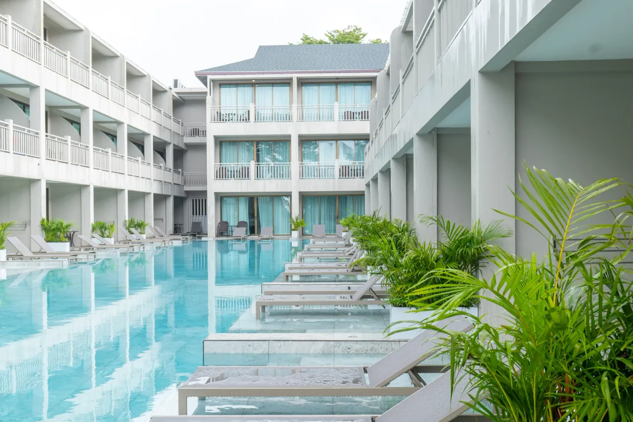 Deluxe Pool Access