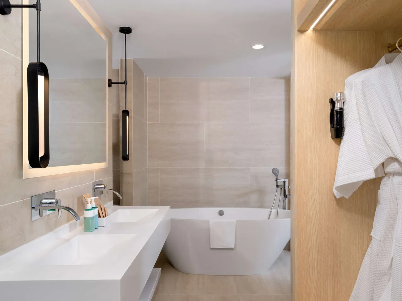 Executive Suite with a separate living room and 1 King Size bed